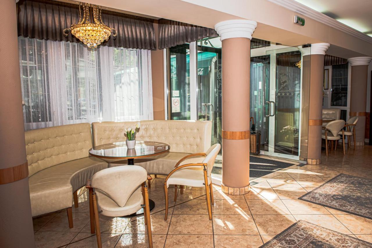 Hotel Villa Classica Pápa Exteriér fotografie