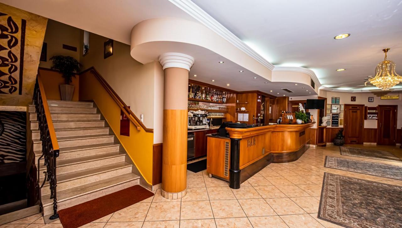 Hotel Villa Classica Pápa Exteriér fotografie