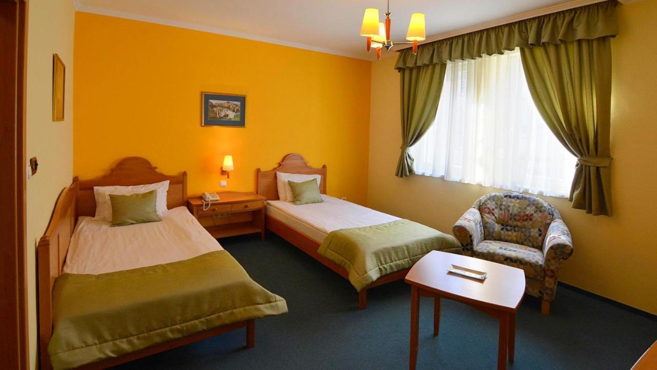 Hotel Villa Classica Pápa Exteriér fotografie