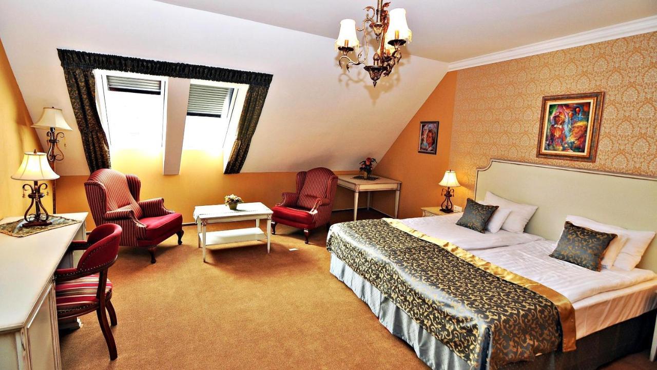 Hotel Villa Classica Pápa Exteriér fotografie