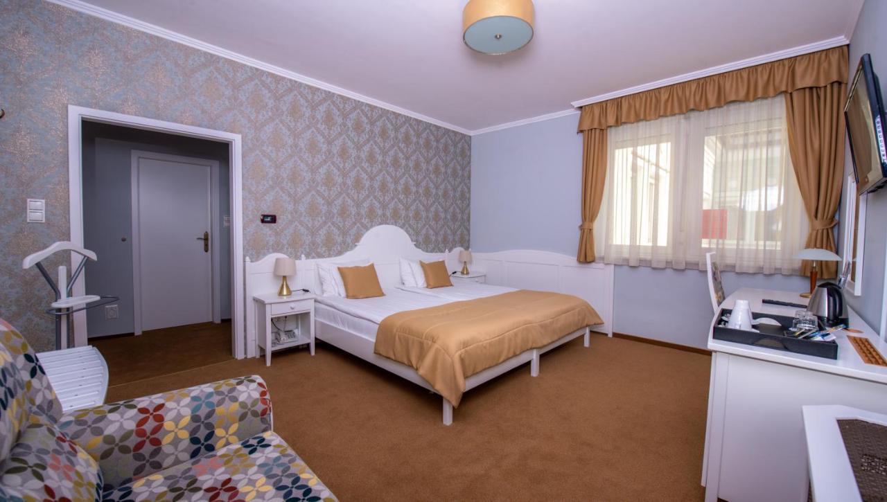 Hotel Villa Classica Pápa Exteriér fotografie