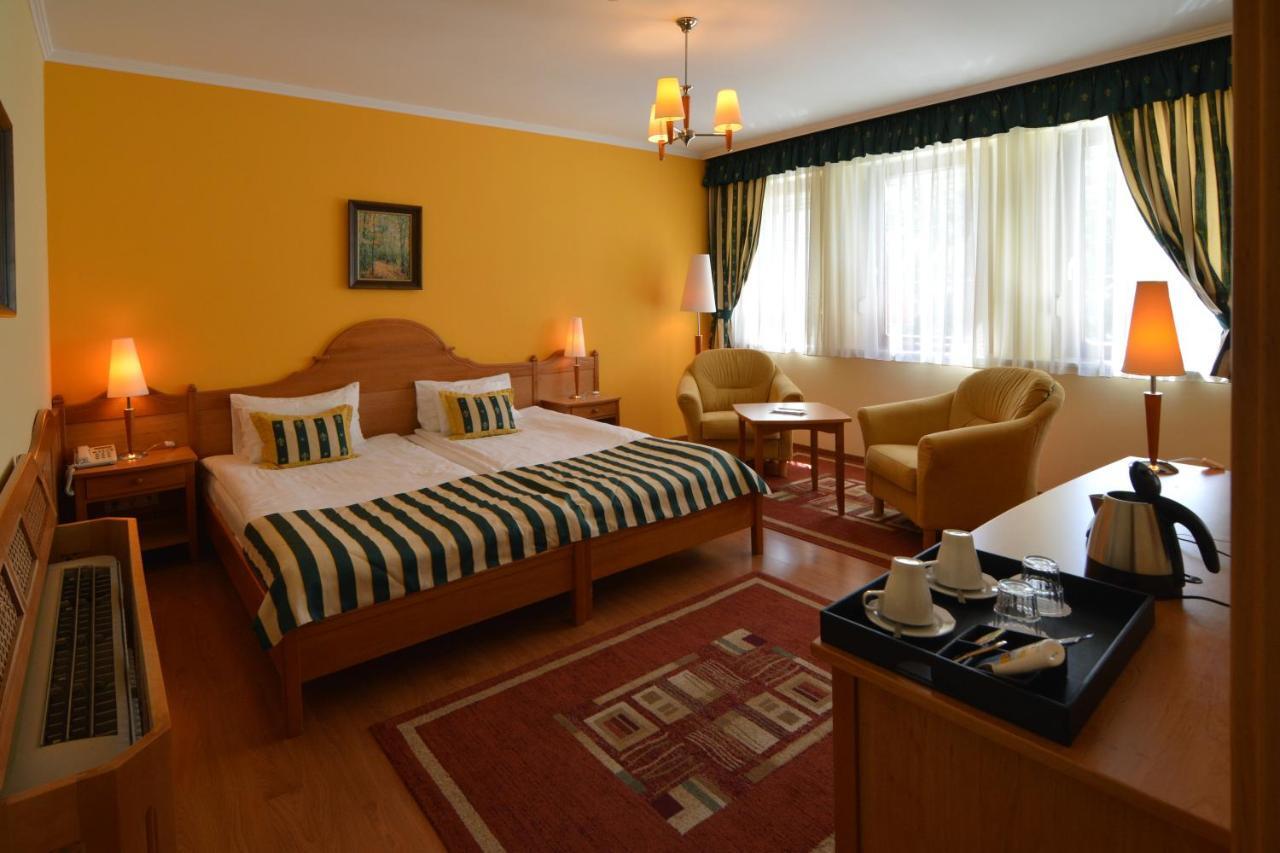 Hotel Villa Classica Pápa Exteriér fotografie
