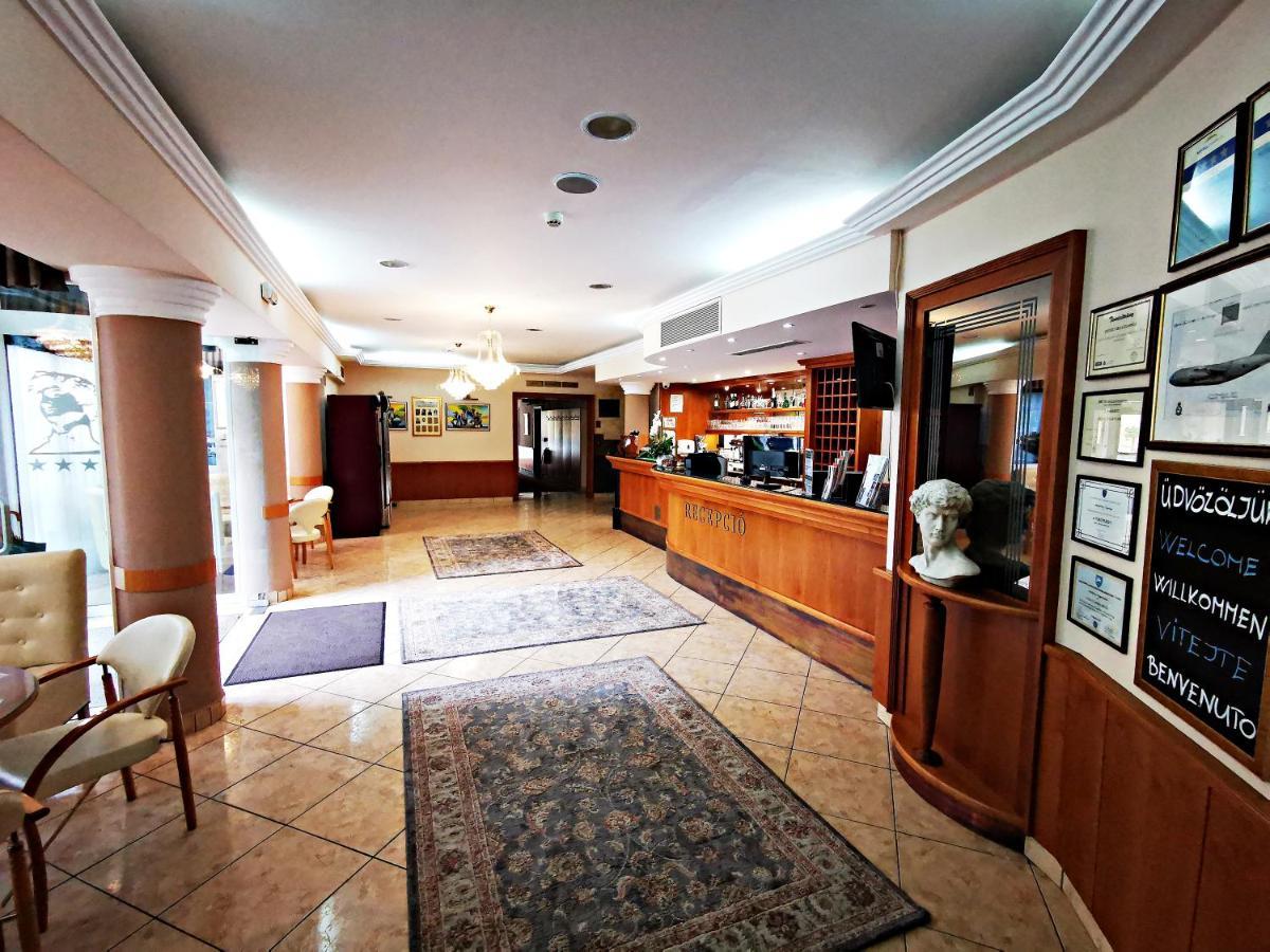Hotel Villa Classica Pápa Exteriér fotografie